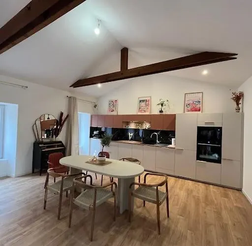 La Maison Rose Du Centre-Ville !
